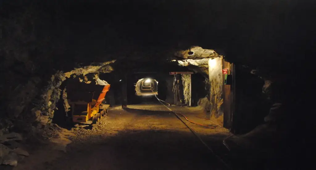 túnel de la mina de acosta ahora museo